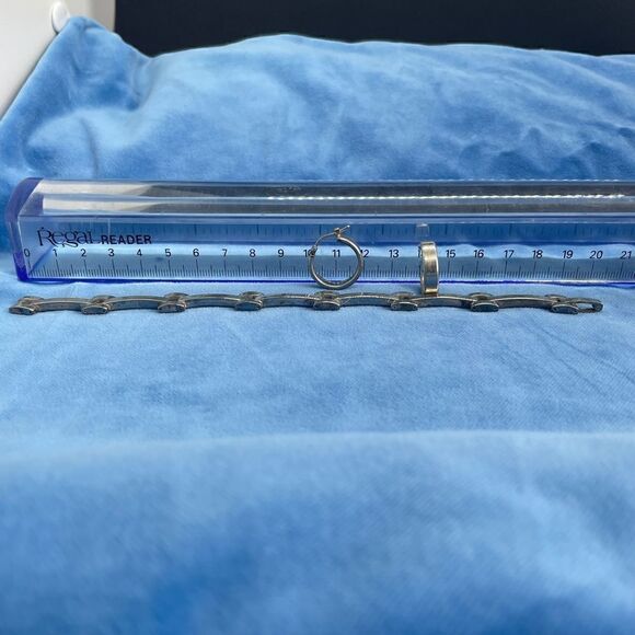 Silver bracelet and square edge open hoop earrings - Picture 6 of 8